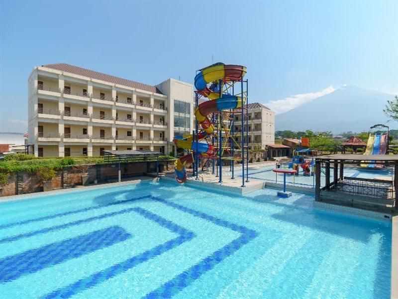 RedDoorz Resort Premium @ Sangkan Hurip Kuningan Exterior foto