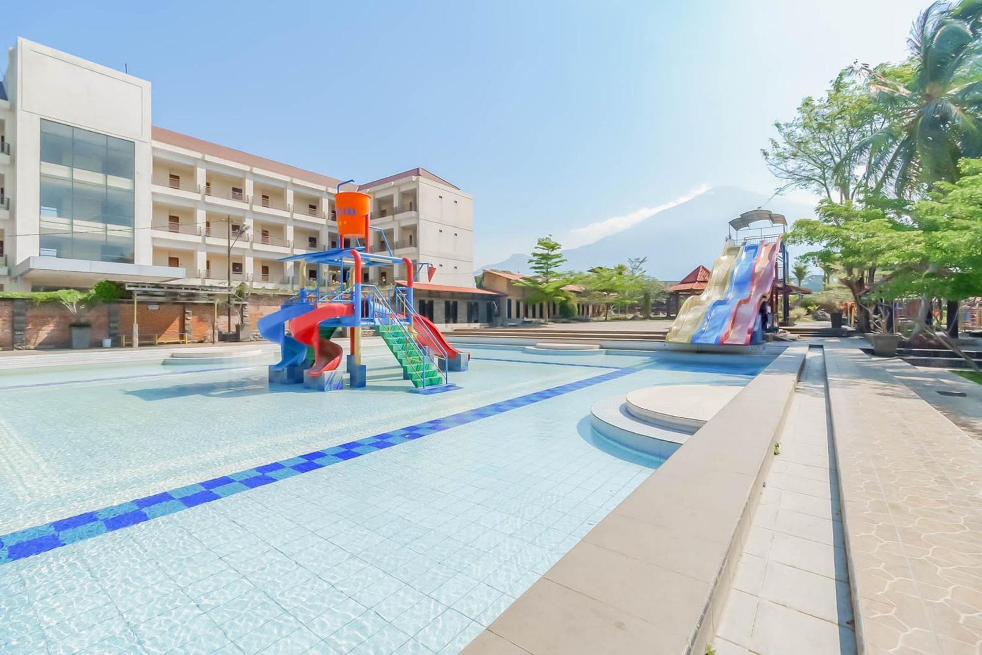 RedDoorz Resort Premium @ Sangkan Hurip Kuningan Exterior foto