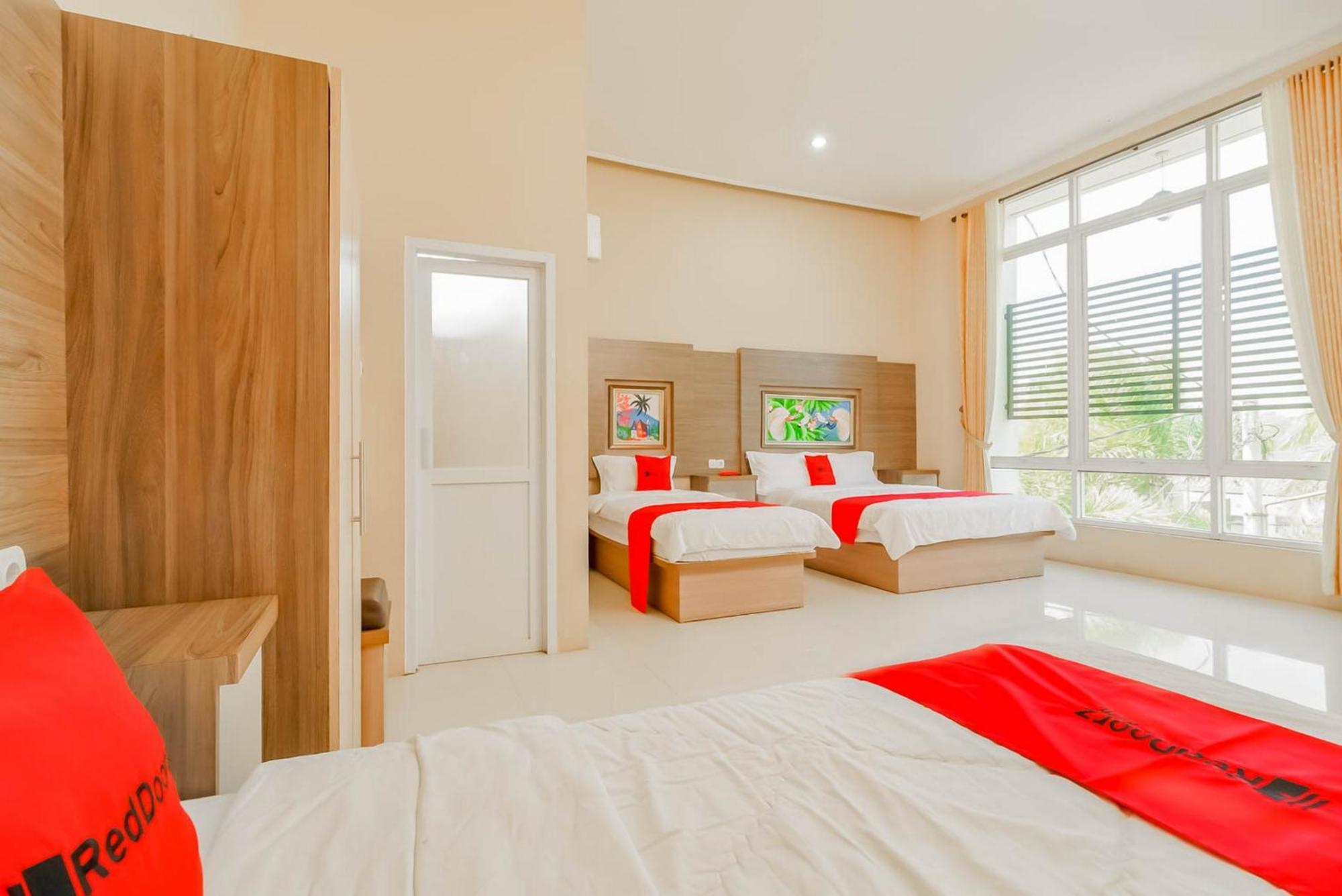 RedDoorz Resort Premium @ Sangkan Hurip Kuningan Exterior foto