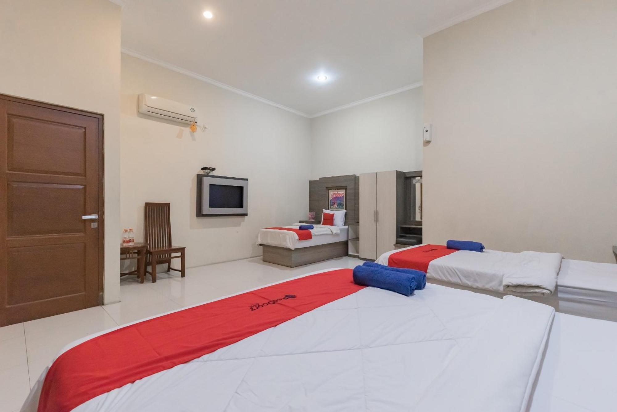 RedDoorz Resort Premium @ Sangkan Hurip Kuningan Exterior foto