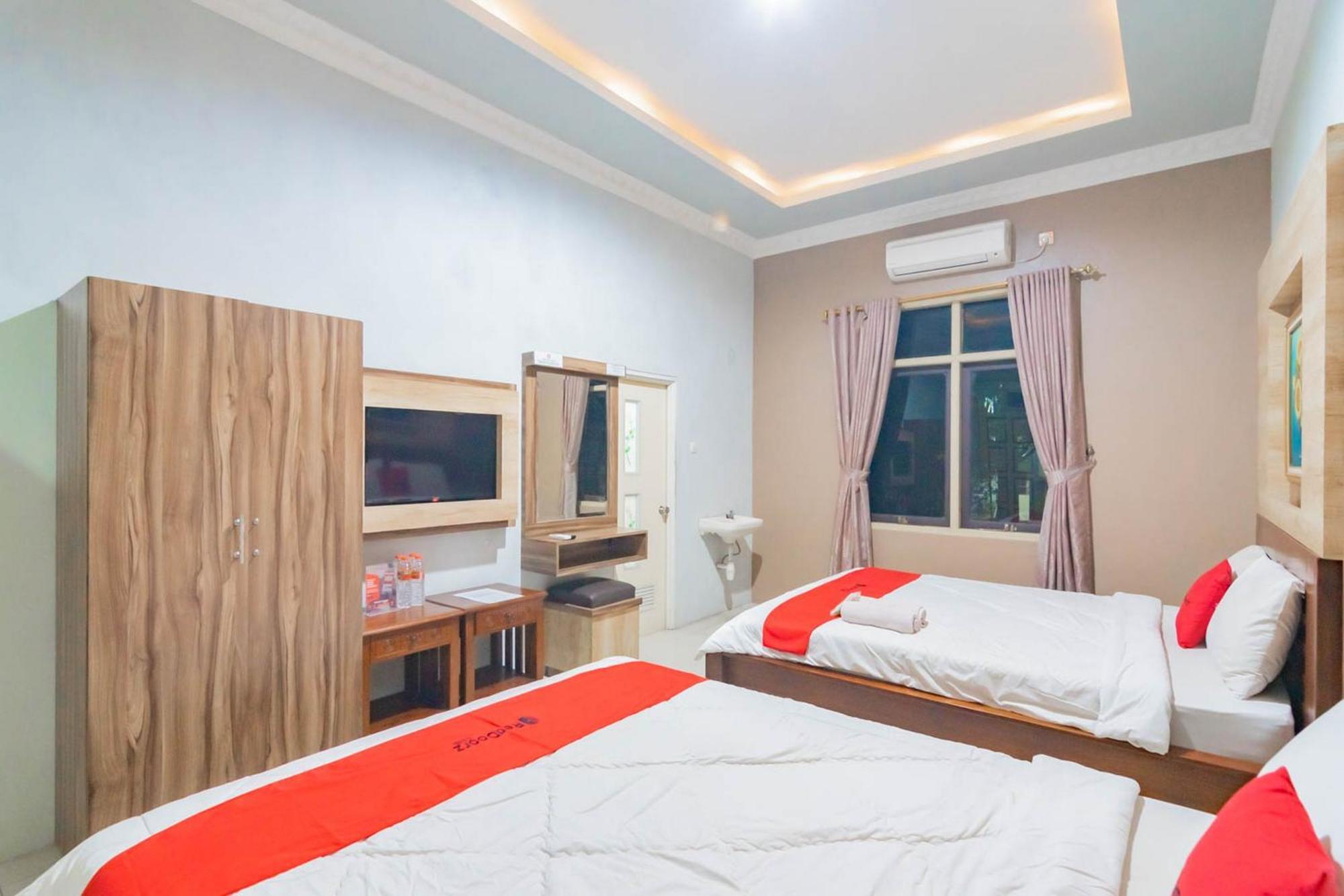 RedDoorz Resort Premium @ Sangkan Hurip Kuningan Exterior foto