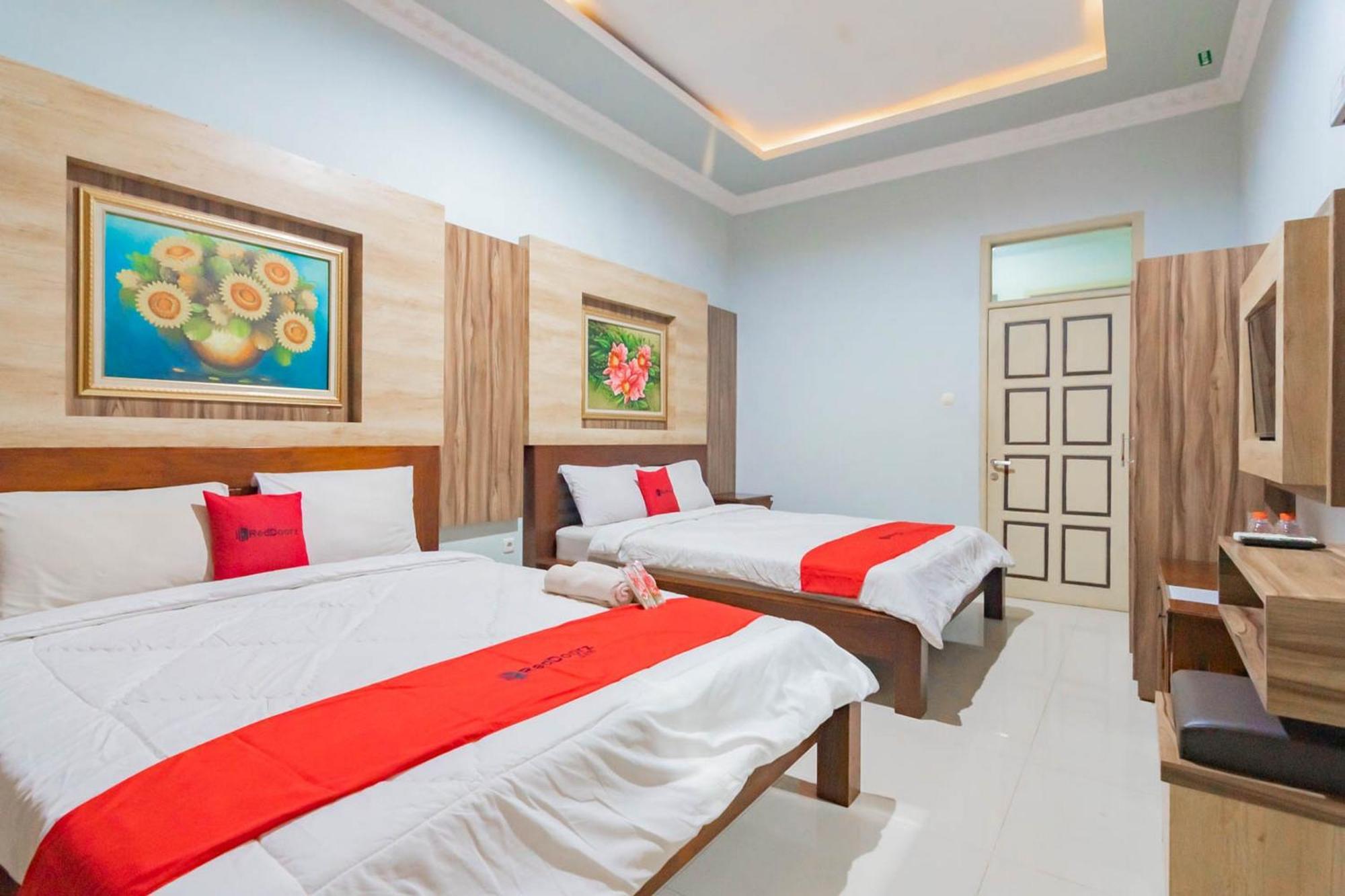 RedDoorz Resort Premium @ Sangkan Hurip Kuningan Exterior foto