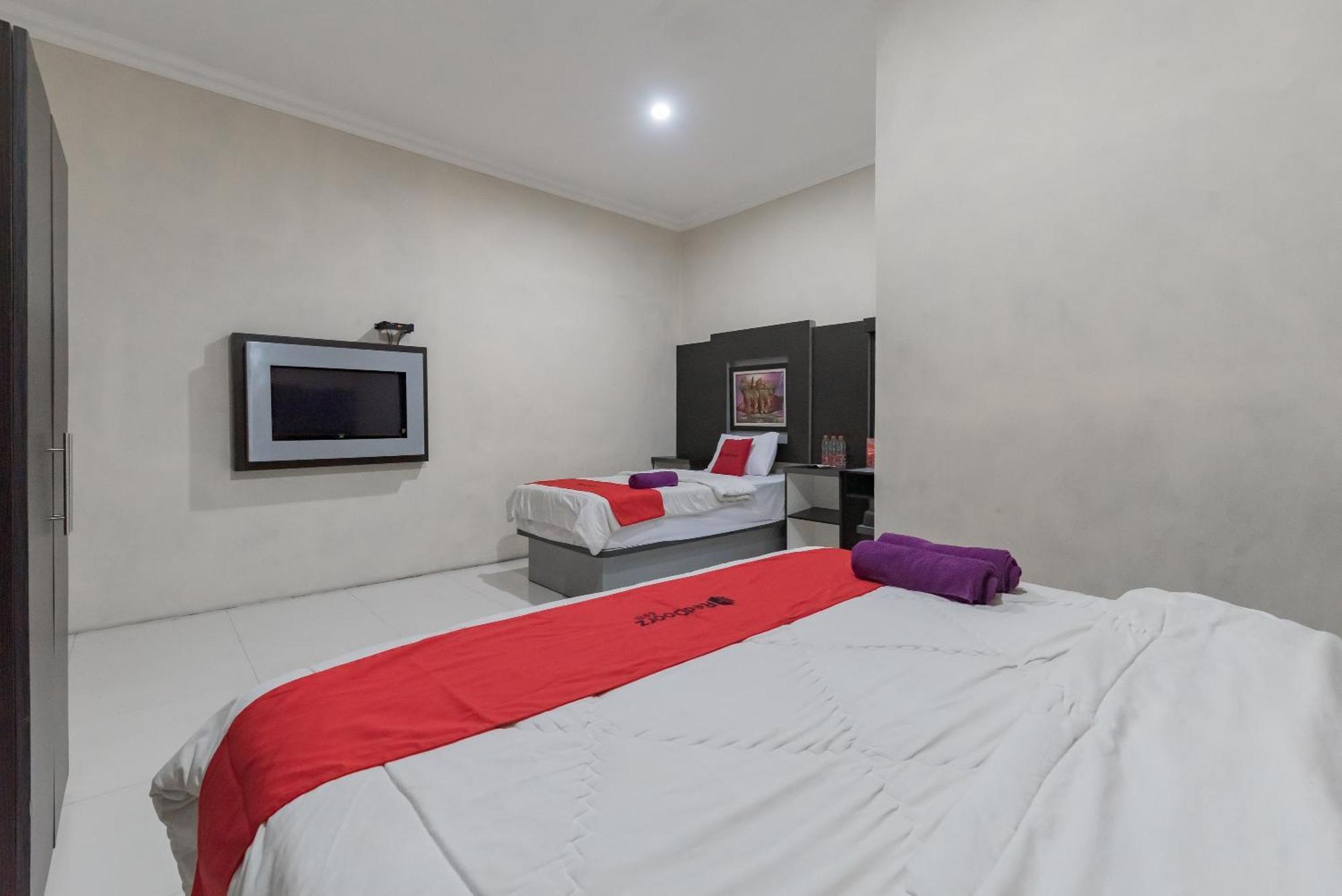 RedDoorz Resort Premium @ Sangkan Hurip Kuningan Exterior foto