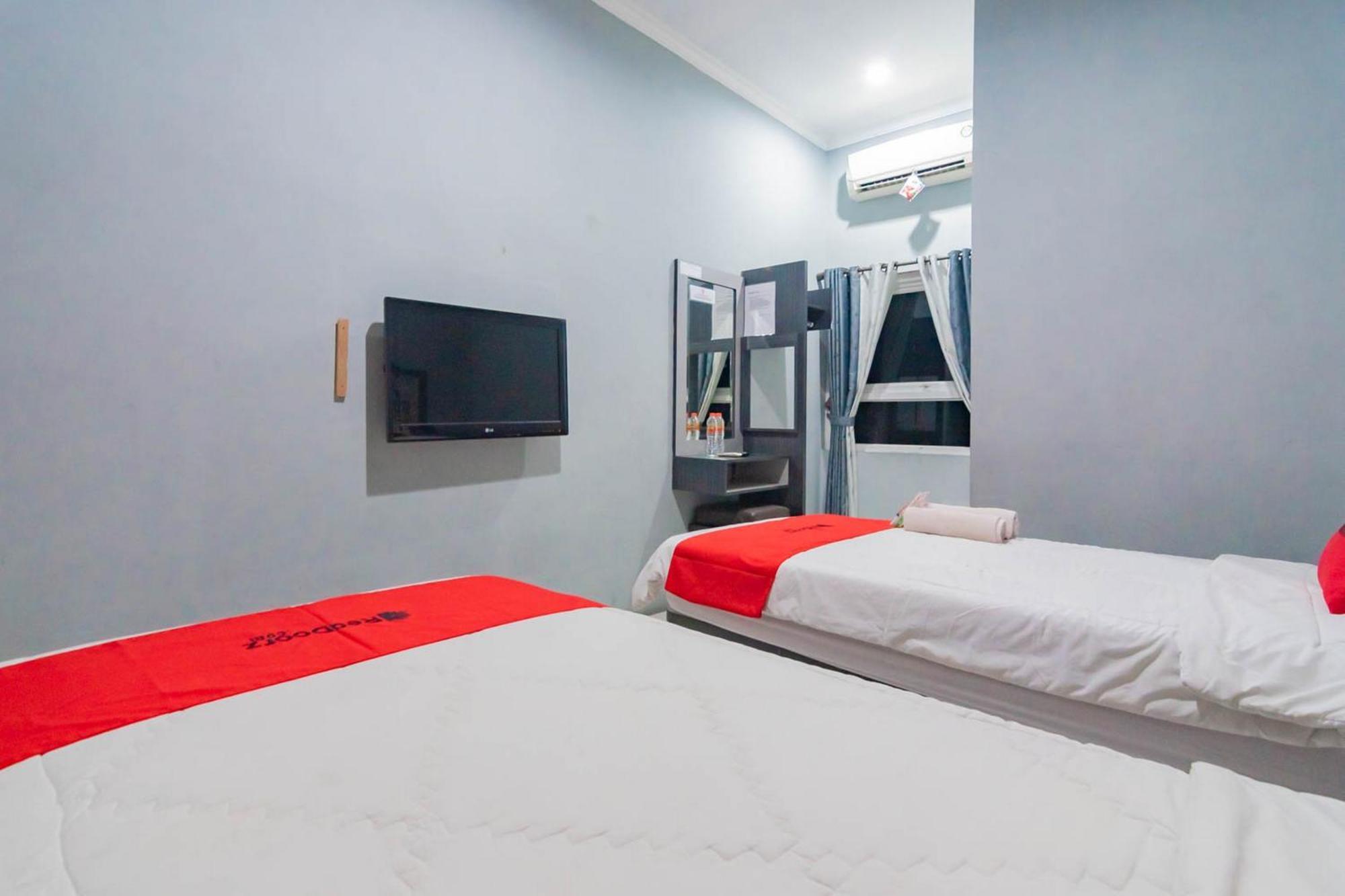 RedDoorz Resort Premium @ Sangkan Hurip Kuningan Exterior foto