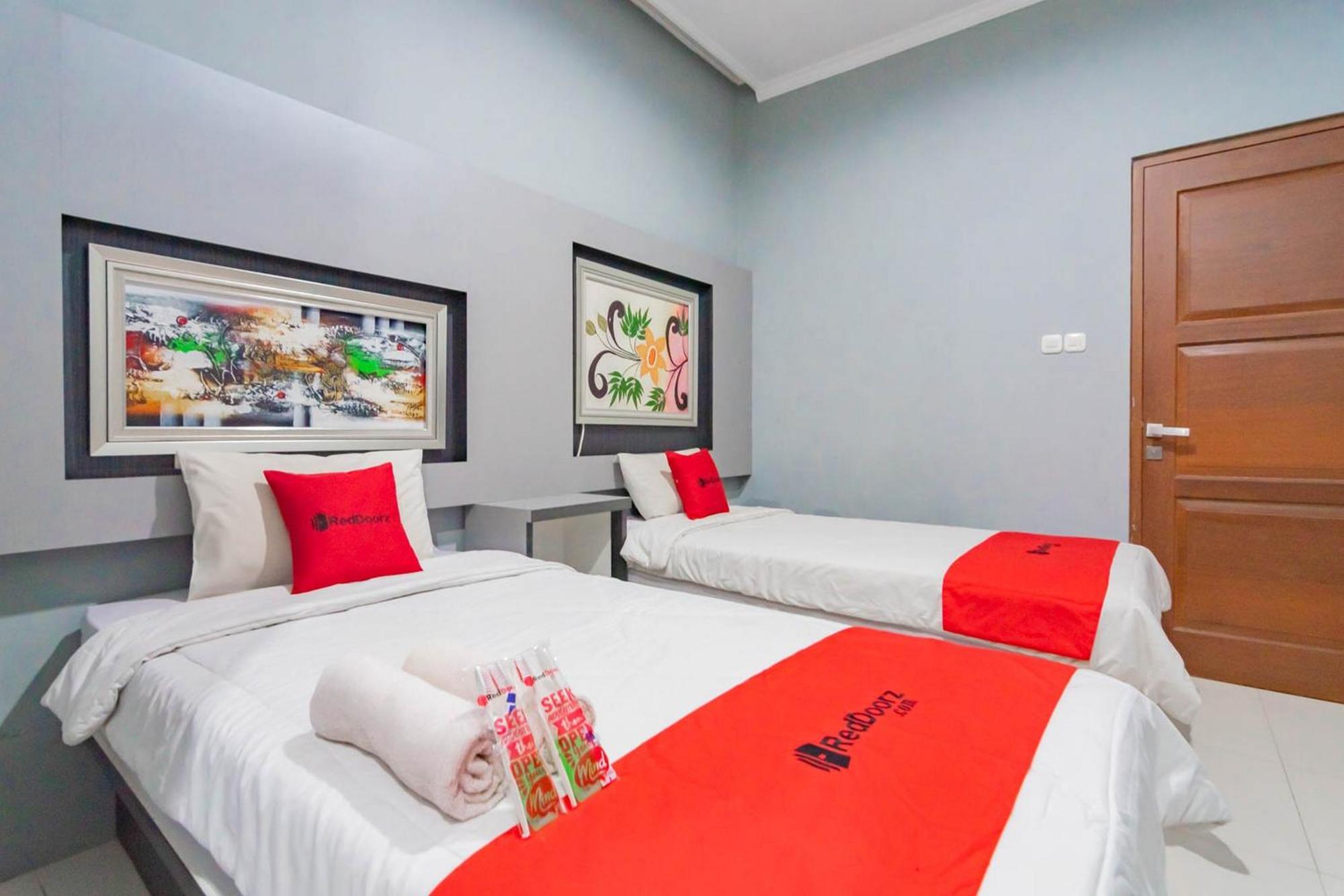 RedDoorz Resort Premium @ Sangkan Hurip Kuningan Exterior foto